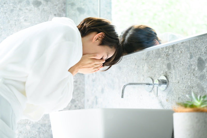 「組み合わせ洗顔」って？皮脂やテカリが気になる季節の洗顔ポイント